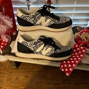 New Balance Monochrome Knit Sneakers